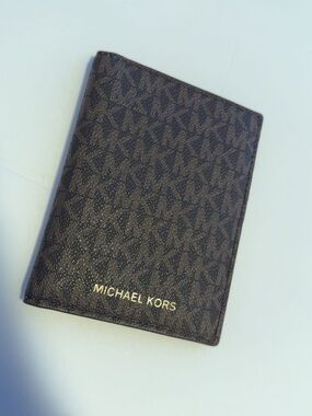 Michael Kors Bi-fold Card Case